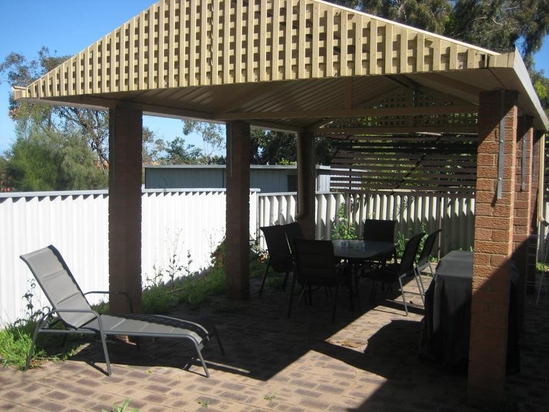 39 Shelshaw Street, Melville WA 6156