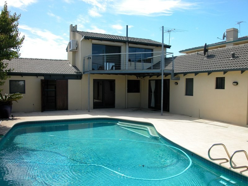 16 Kinkuna Way, City Beach WA 6015