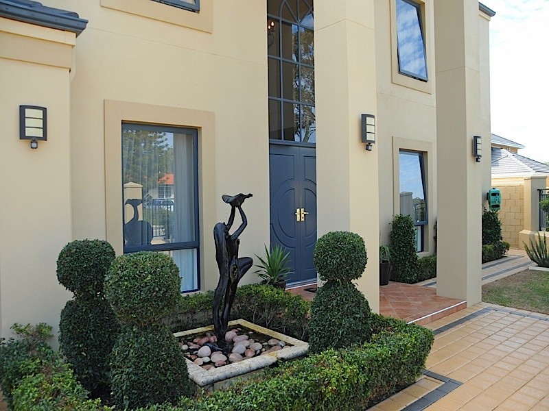 2 Ambergate, Karrinyup WA 6018