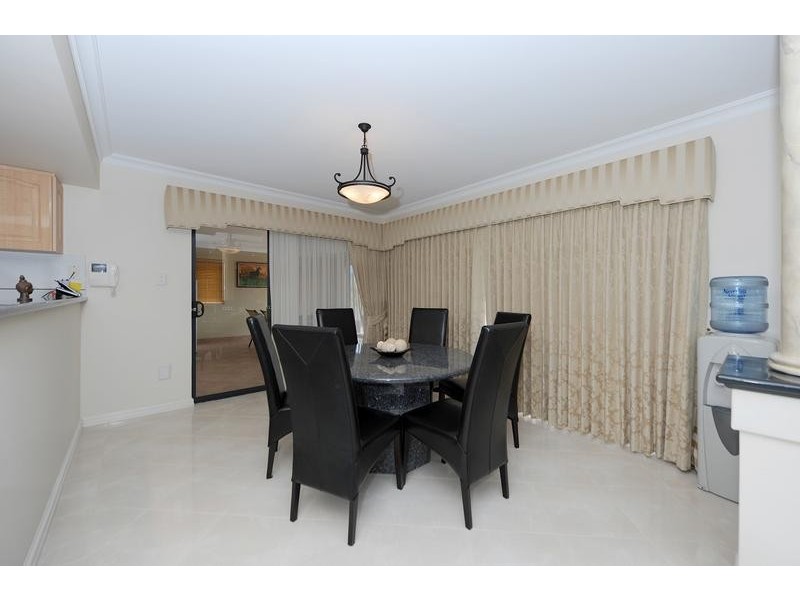 2 Ambergate, Karrinyup WA 6018