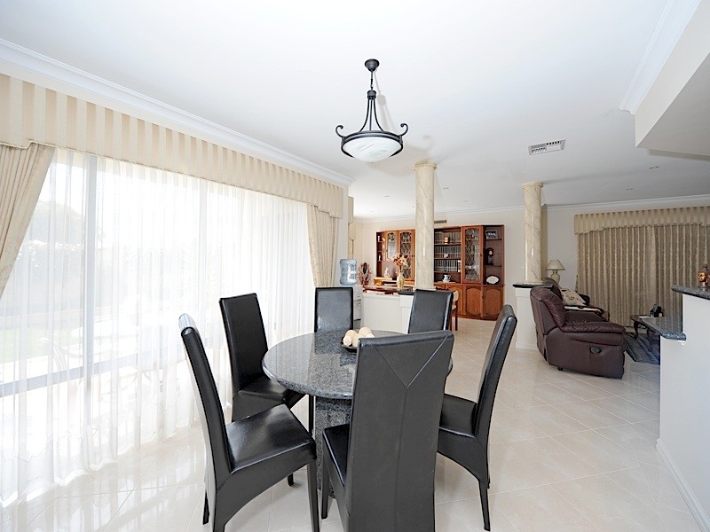 2 Ambergate, Karrinyup WA 6018