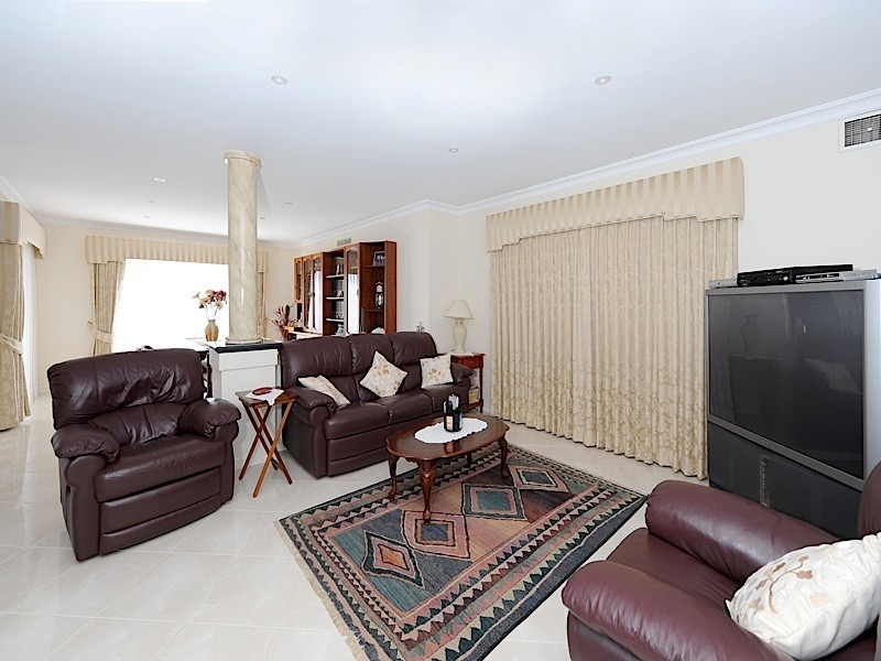 2 Ambergate, Karrinyup WA 6018