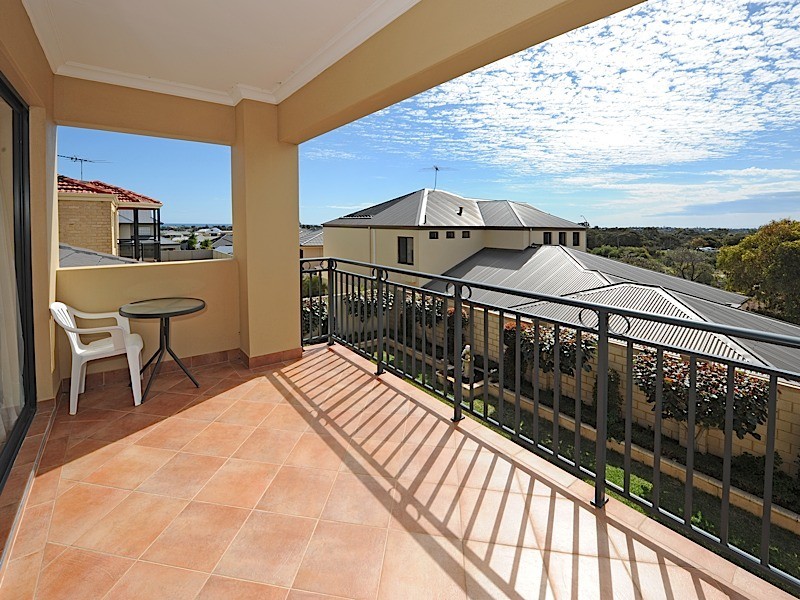 2 Ambergate, Karrinyup WA 6018