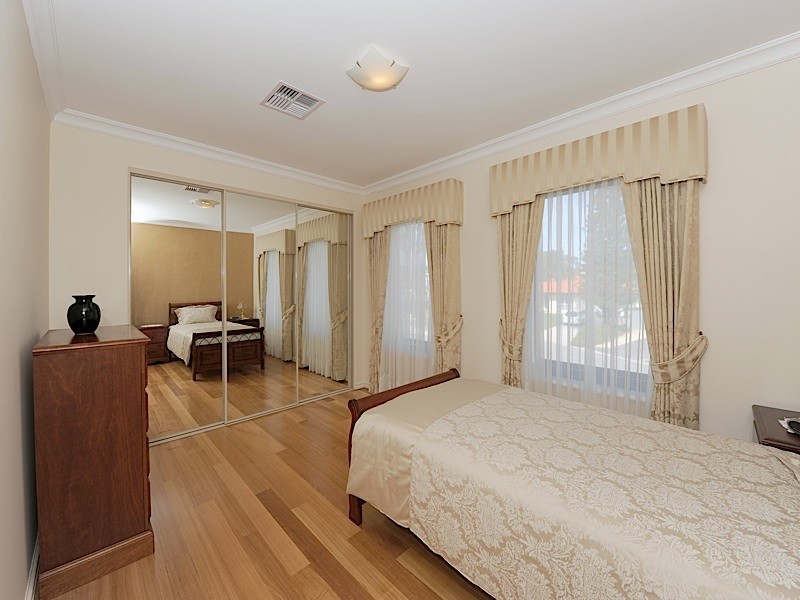 2 Ambergate, Karrinyup WA 6018