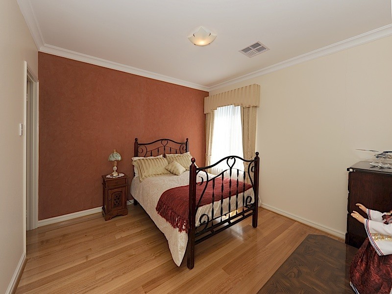 2 Ambergate, Karrinyup WA 6018