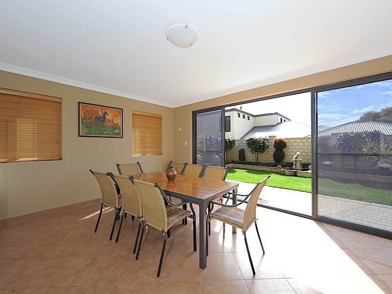 2 Ambergate, Karrinyup WA 6018