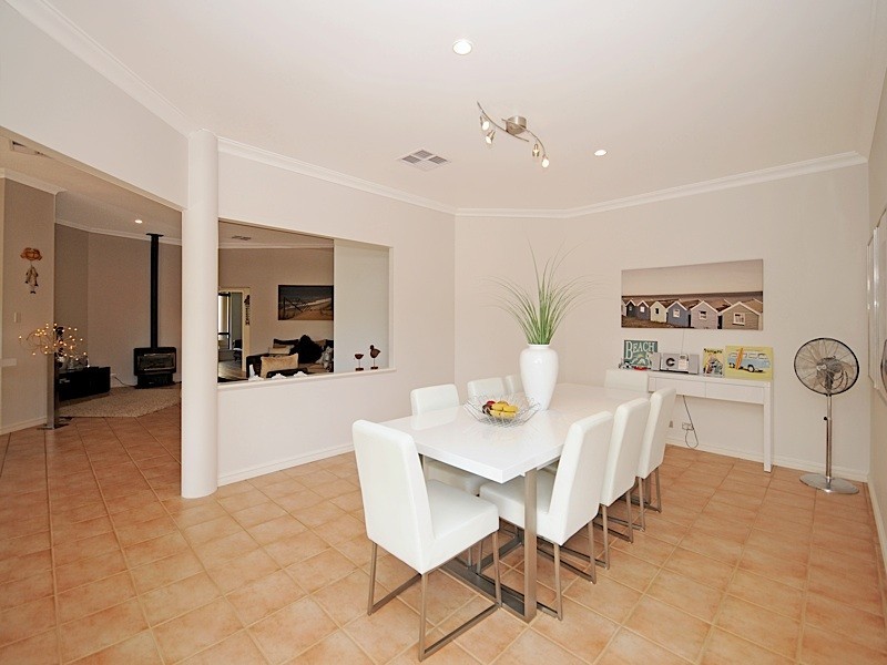 35 Quincy Loop, Iluka WA 6028
