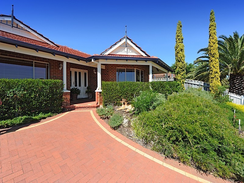 1 Bethany Gardens, Iluka WA 6028