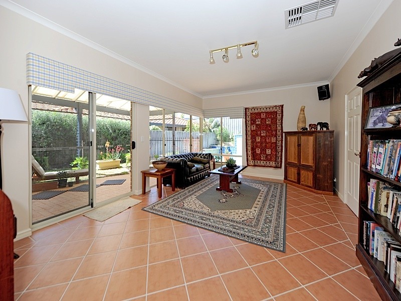 1 Bethany Gardens, Iluka WA 6028