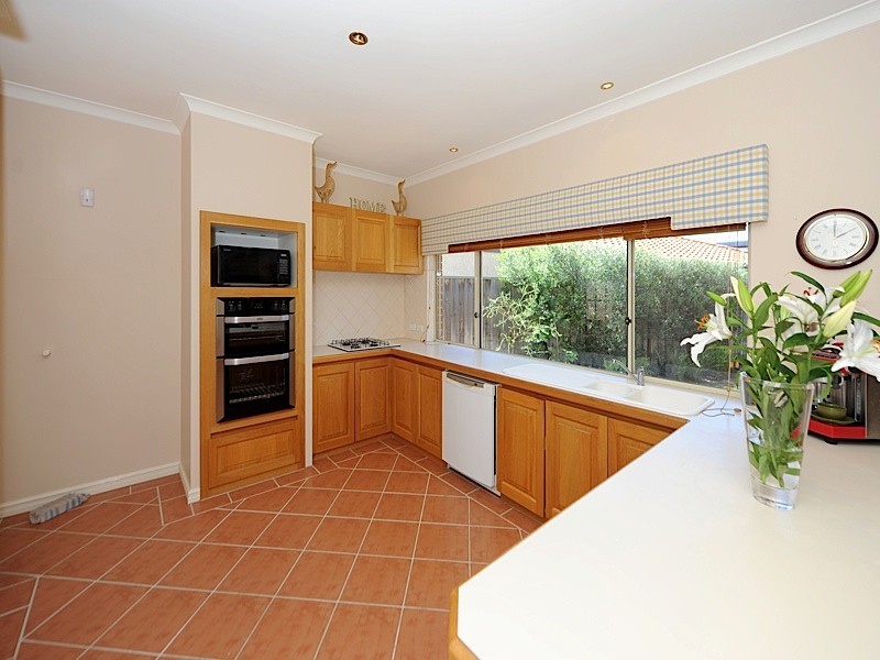 1 Bethany Gardens, Iluka WA 6028