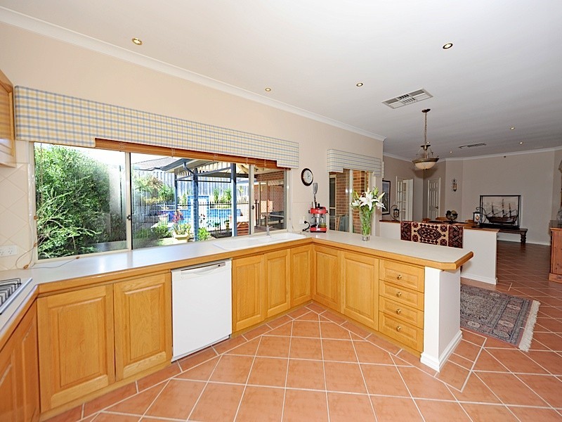 1 Bethany Gardens, Iluka WA 6028