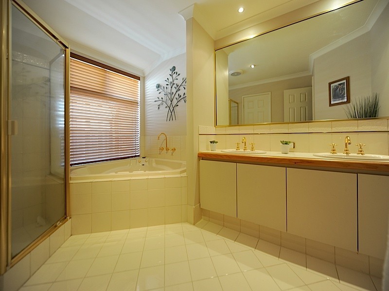 1 Bethany Gardens, Iluka WA 6028