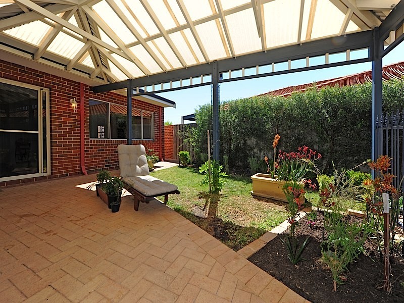 1 Bethany Gardens, Iluka WA 6028