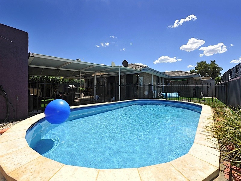 44 Mangrove Cct, Banksia Grove WA 6031