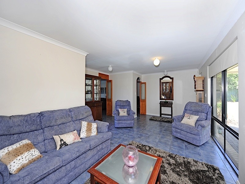 44 Mangrove Cct, Banksia Grove WA 6031