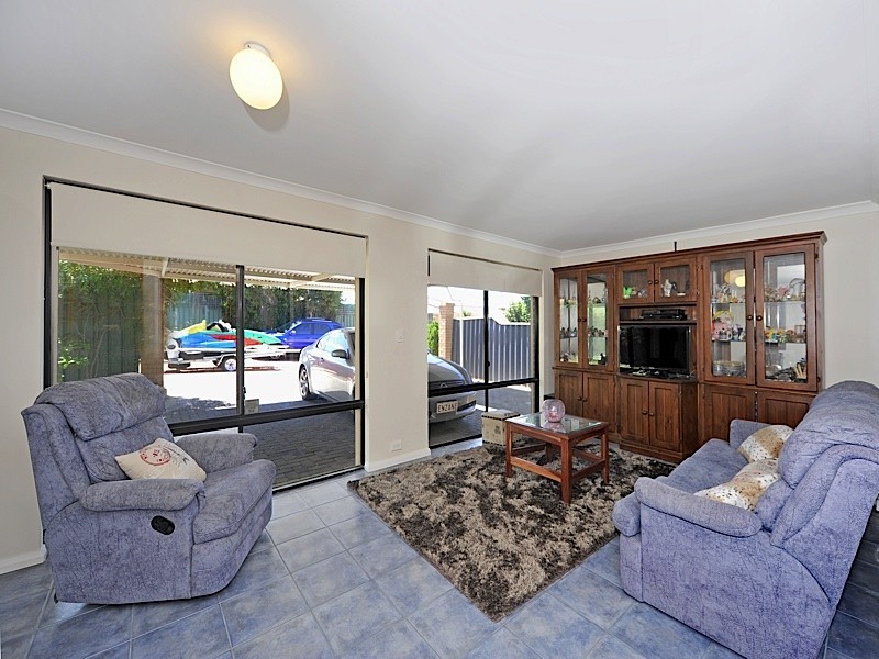 44 Mangrove Cct, Banksia Grove WA 6031