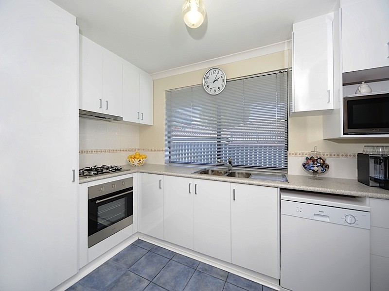 44 Mangrove Cct, Banksia Grove WA 6031