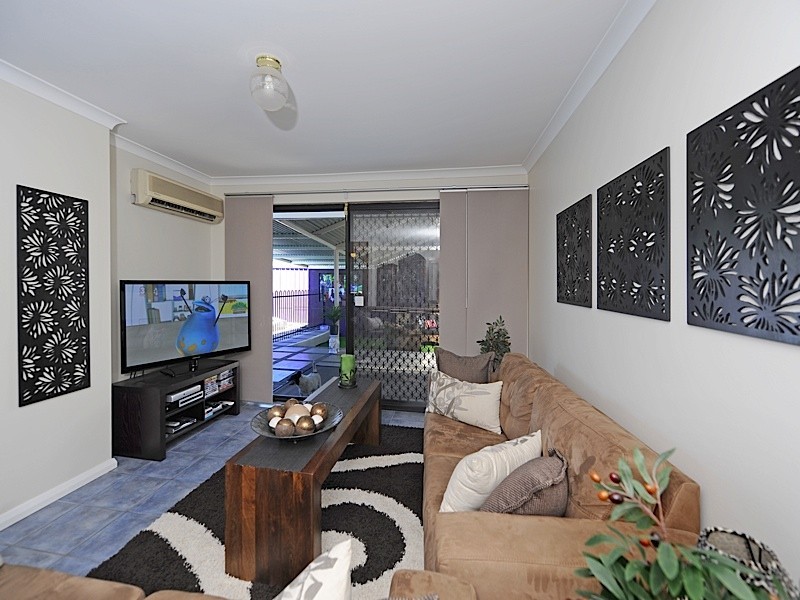 44 Mangrove Cct, Banksia Grove WA 6031