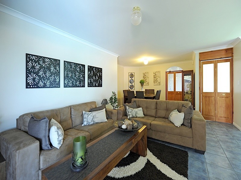 44 Mangrove Cct, Banksia Grove WA 6031