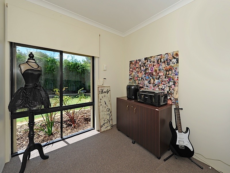 44 Mangrove Cct, Banksia Grove WA 6031