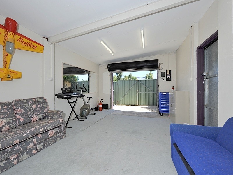 44 Mangrove Cct, Banksia Grove WA 6031