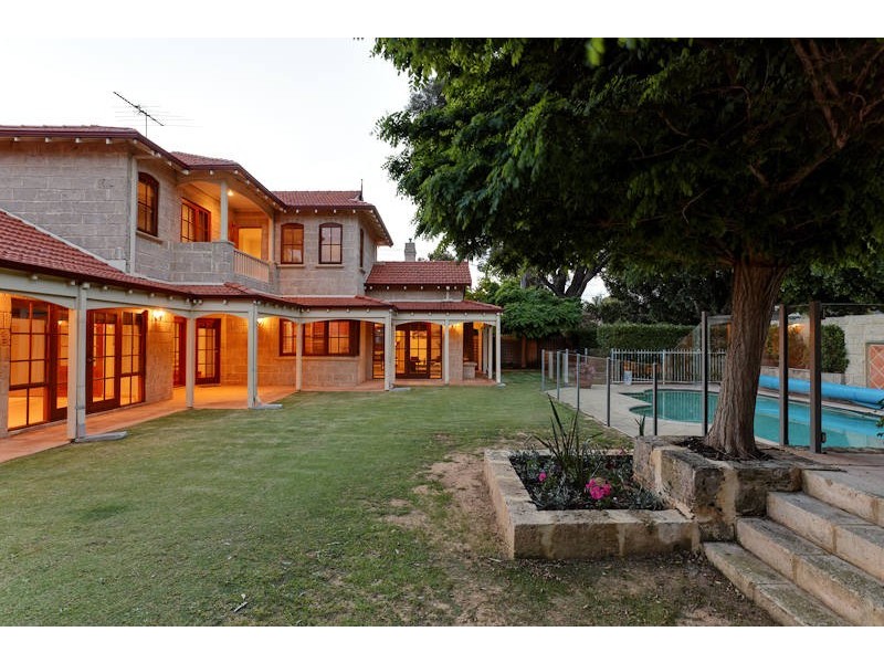 26 Clanmel Road, Floreat WA 6014