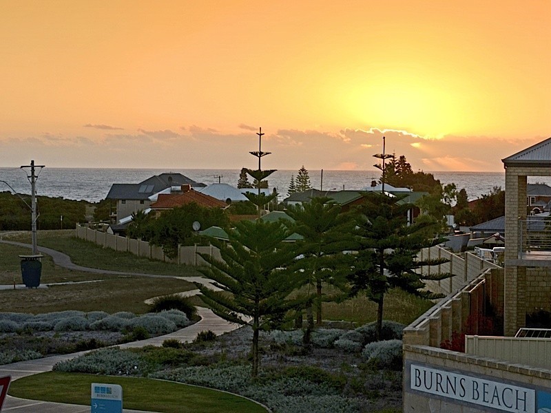 2 Whitehaven Avenue, Burns Beach WA 6028