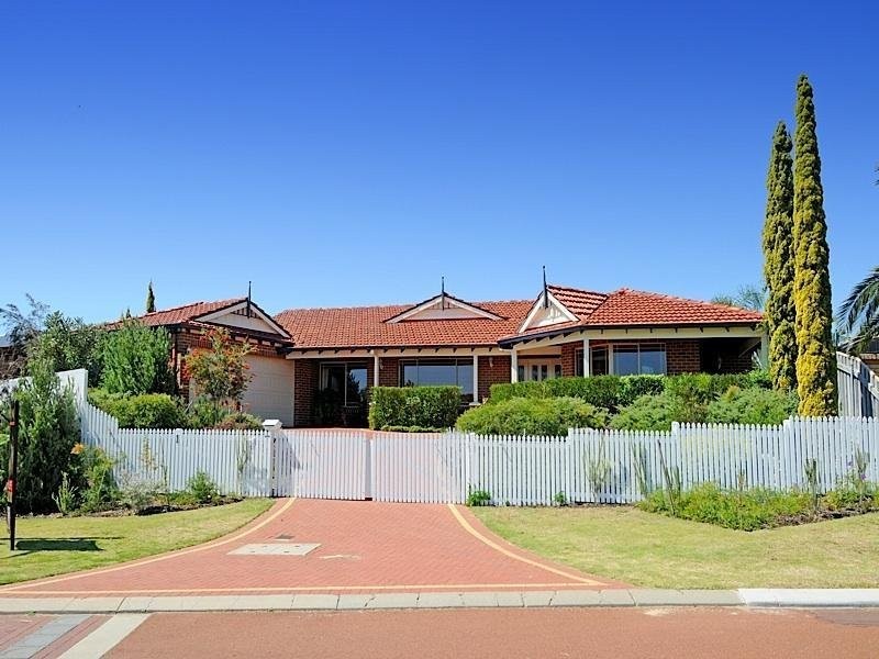 1 Bethany Gardens, Iluka WA 6028