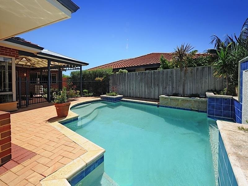 1 Bethany Gardens, Iluka WA 6028