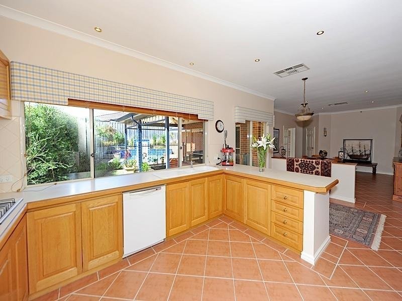 1 Bethany Gardens, Iluka WA 6028