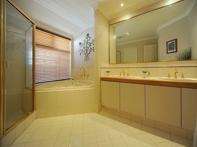 1 Bethany Gardens, Iluka WA 6028