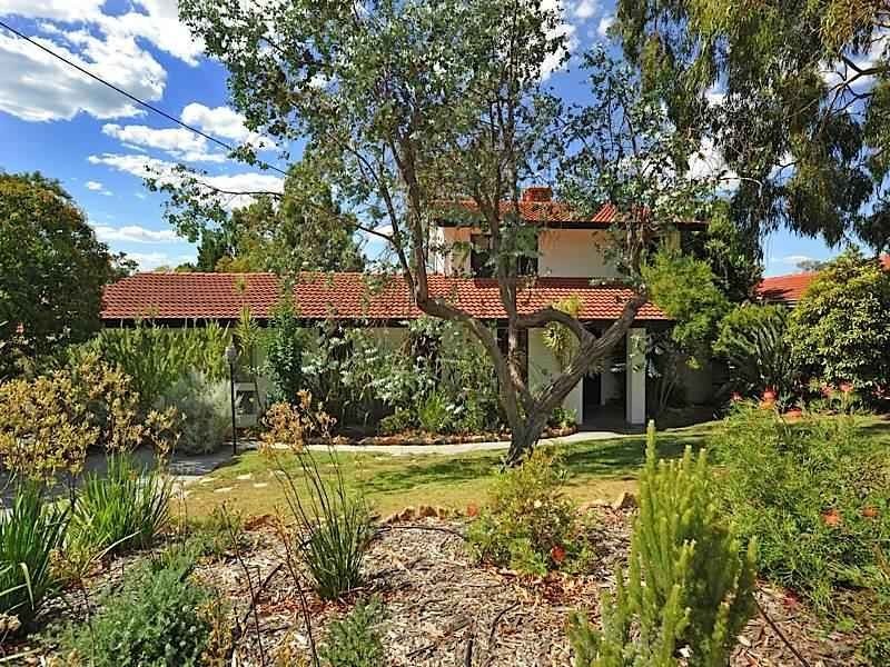 8 Crowcombe Way, Karrinyup WA 6018