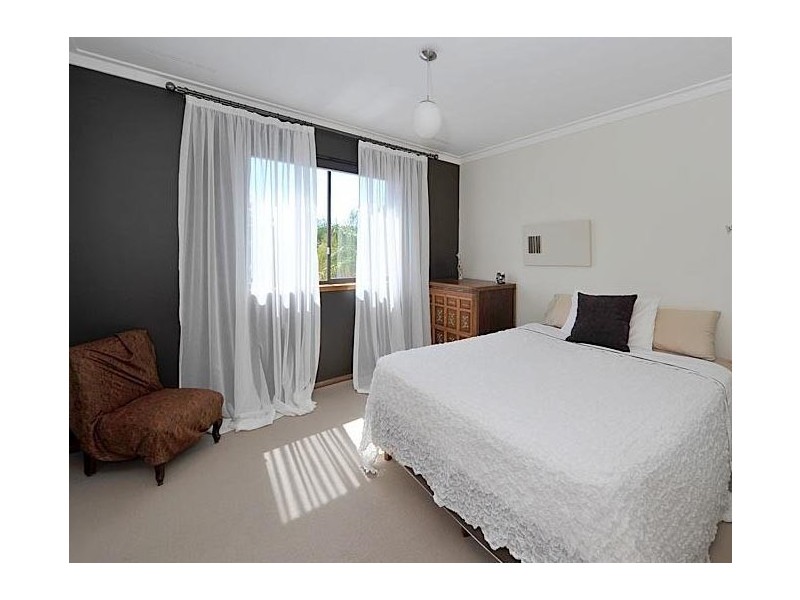 8 Crowcombe Way, Karrinyup WA 6018