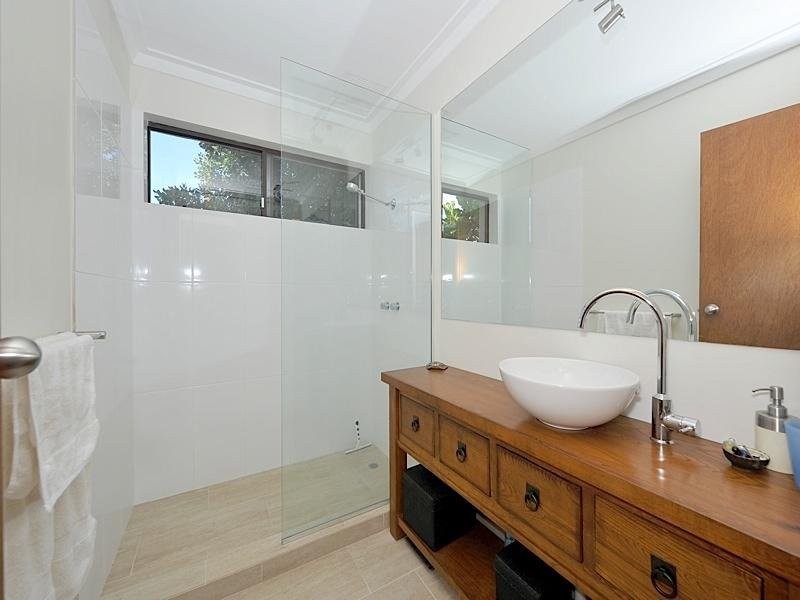 8 Crowcombe Way, Karrinyup WA 6018