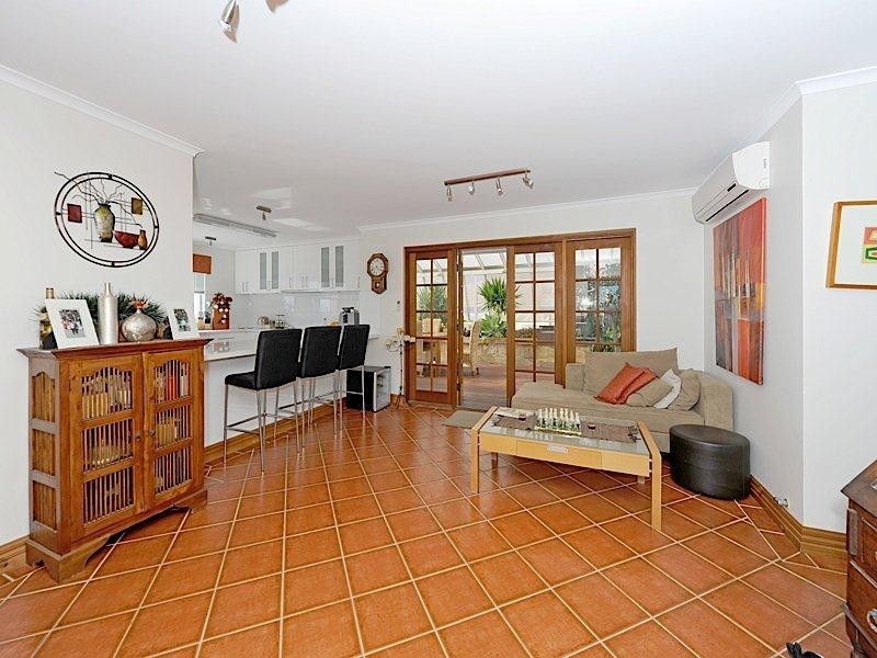 1 Beach Road, Watermans Bay WA 6020