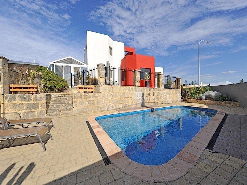 1 Beach Road, Watermans Bay WA 6020