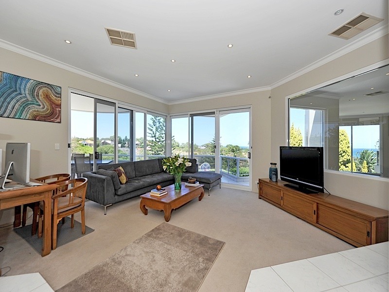 332 The Boulevard, City Beach WA 6015