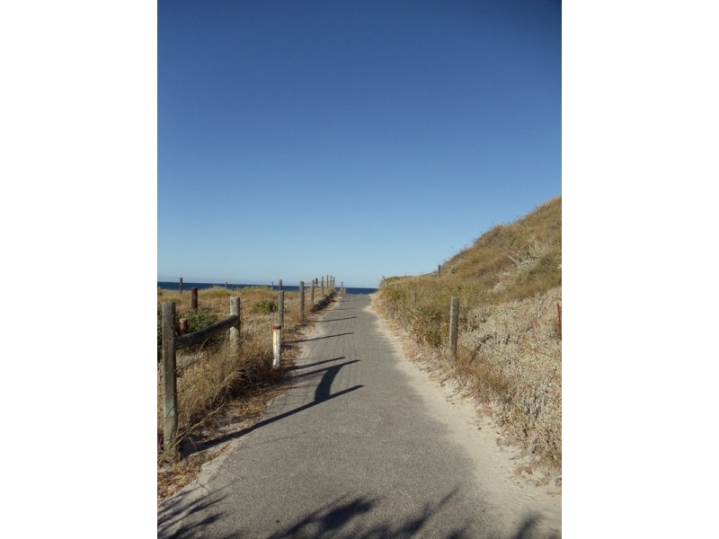 10 Chrisp Place, Yanchep WA 6035