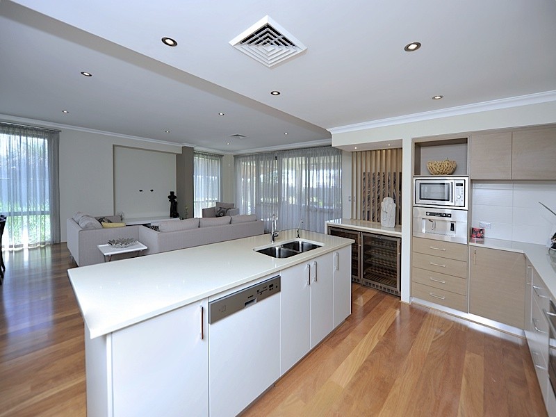 14 Brigalow Bend, Ellenbrook WA 6069