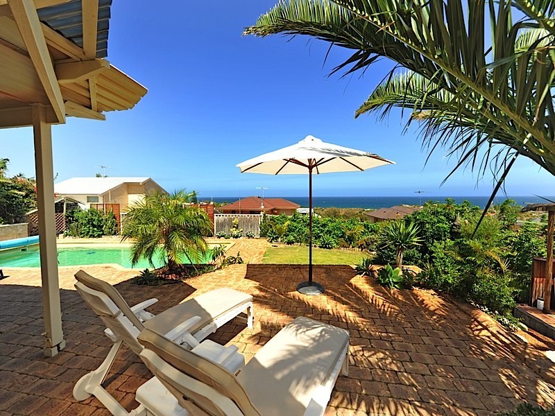 4 Volunteer Place, Ocean Reef WA 6027