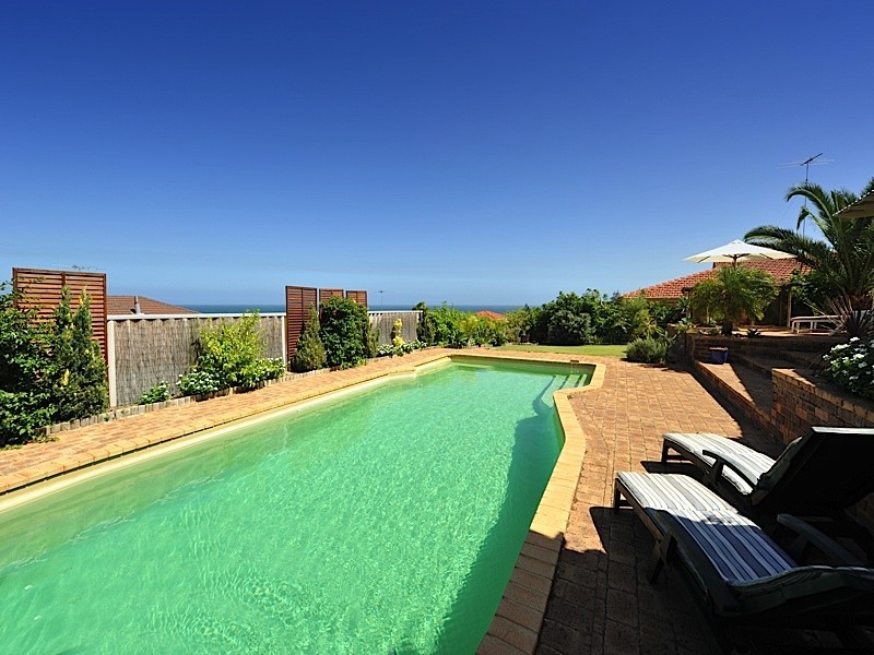 4 Volunteer Place, Ocean Reef WA 6027