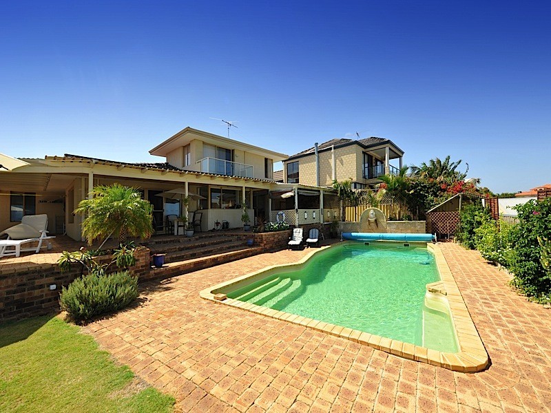 4 Volunteer Place, Ocean Reef WA 6027