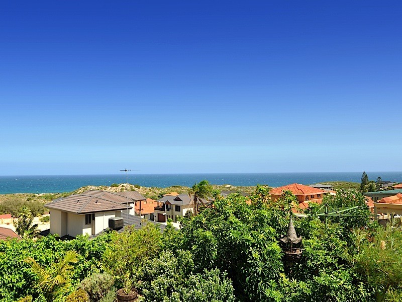 4 Volunteer Place, Ocean Reef WA 6027