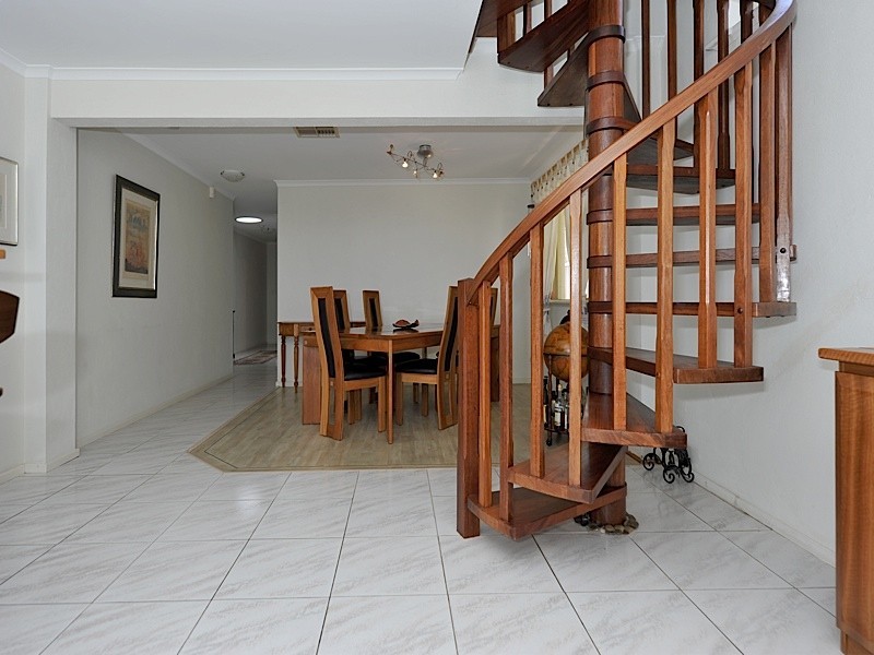 4 Volunteer Place, Ocean Reef WA 6027