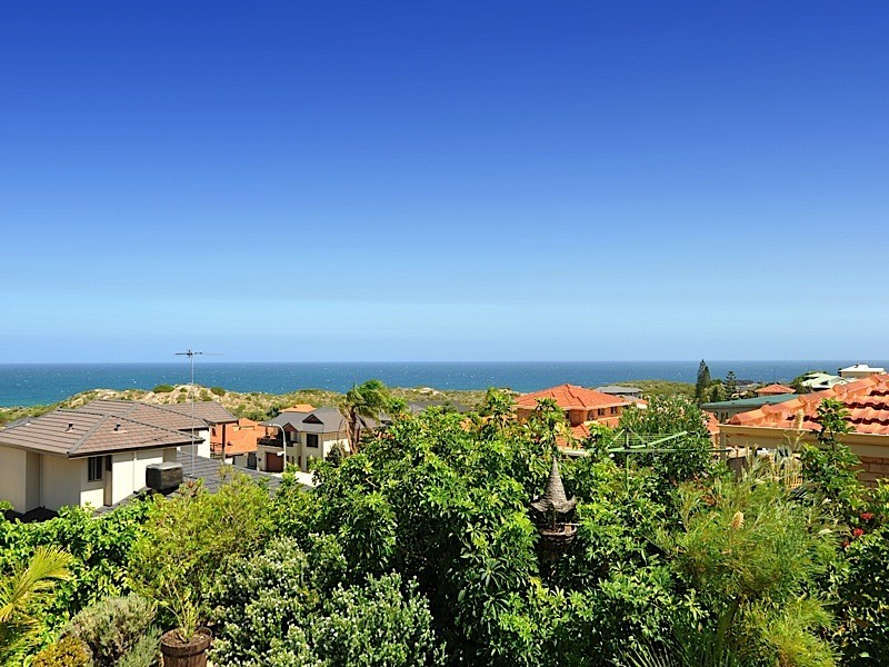 4 Volunteer Place, Ocean Reef WA 6027