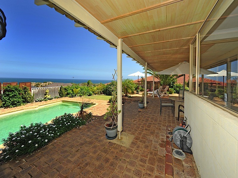 4 Volunteer Place, Ocean Reef WA 6027