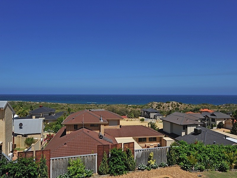 4 Volunteer Place, Ocean Reef WA 6027