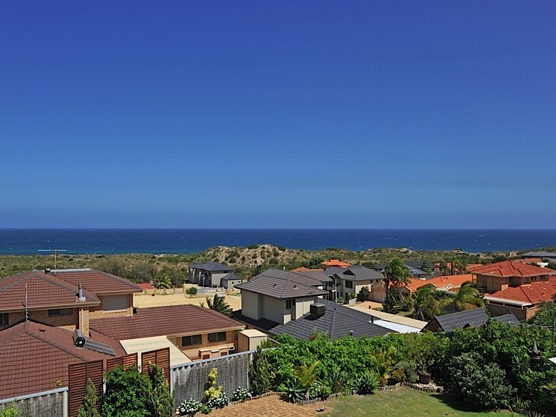 4 Volunteer Place, Ocean Reef WA 6027