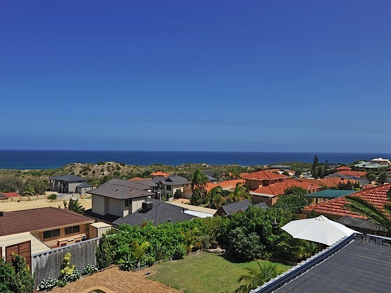 4 Volunteer Place, Ocean Reef WA 6027