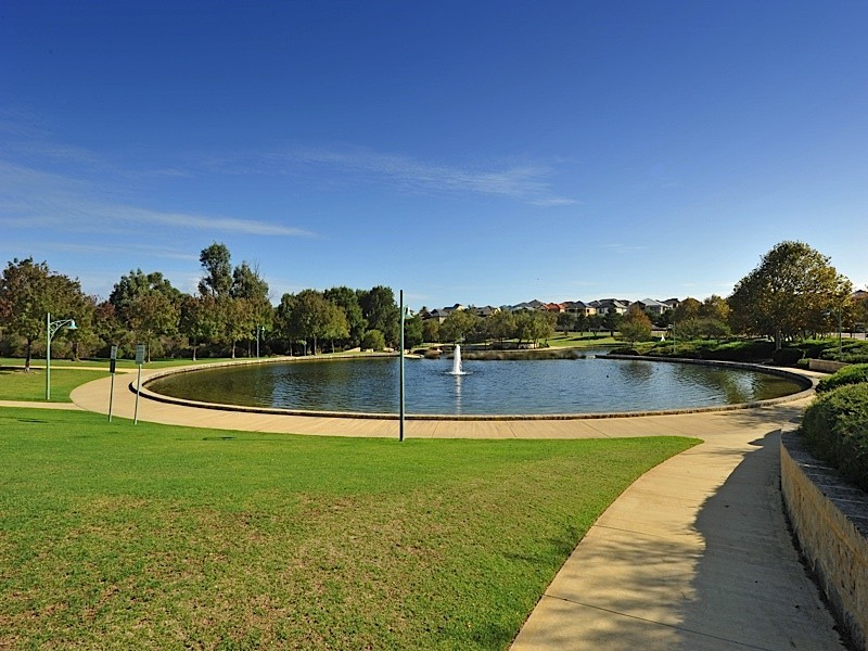 21 St Helena Way, Iluka WA 6028